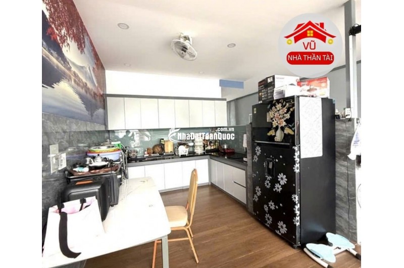 Bán Nhà Đẹp Mặt Tiền Quận 4, gần Vĩnh Khánh, 2 xe hơi tránh, 4 tầng, 5,3 x 9,5m , Nhỉnh 8 Đồng